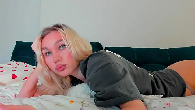 Snapshot of cuteleraay chatting on November 2025 08:21:02 PM cuteleraay online show from November 2025 08:21:02 PM