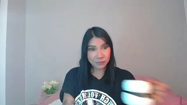 Snapshot of Laura-angeel chatting on September 2025 07:46:02 PM Laura-angeel online show from September 2025 07:46:02 PM