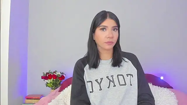 Snapshot of Laura-angeel chatting on October 2025 06:18:02 PM Laura-angeel online show from October 2025 06:18:02 PM