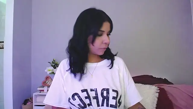 Snapshot of Laura-angeel chatting on November 2025 10:36:02 PM Laura-angeel online show from November 2025 10:36:02 PM