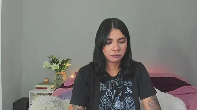 Snapshot of Laura-angeel chatting on November 2025 07:59:02 PM Laura-angeel online show from November 2025 07:59:02 PM