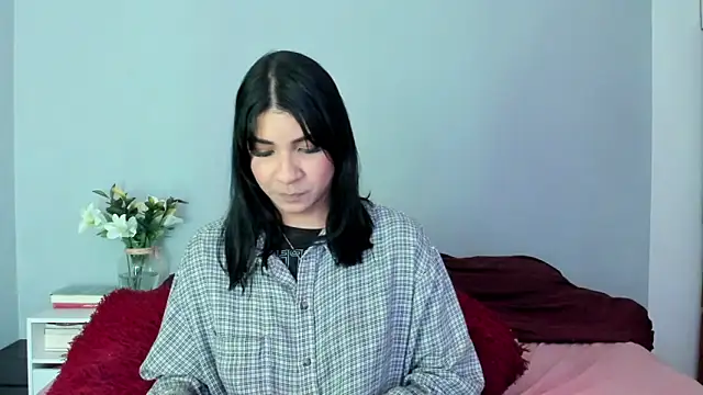 Snapshot of Laura-angeel chatting on November 2025 07:38:01 PM Laura-angeel online show from November 2025 07:38:01 PM