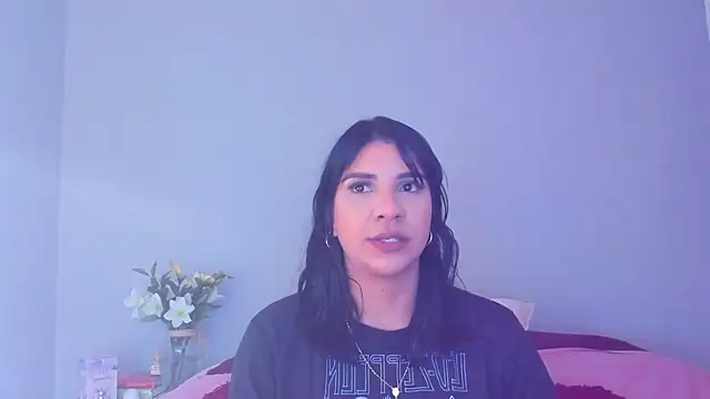 Snapshot of Laura-angeel chatting on December 2025 08:47:01 PM Laura-angeel online show from December 2025 08:47:01 PM