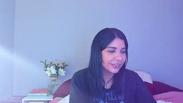 Snapshot of Laura-angeel chatting on December 2025 09:10:02 PM Laura-angeel online show from December 2025 09:10:02 PM