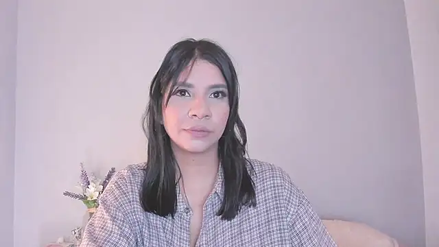 Snapshot of Laura-angeel chatting on February 2026 04:44:01 PM Laura-angeel online show from February 2026 04:44:01 PM