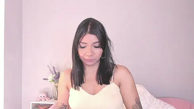 Snapshot of Laura-angeel chatting on February 2026 05:28:02 PM Laura-angeel online show from February 2026 05:28:02 PM