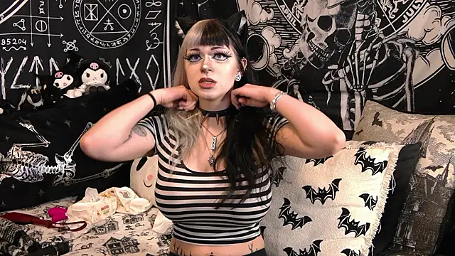 Snapshot of Paige_Turner chatting on March 2026 12:06:01 AM Paige Turner online show from March 2026 12:06:01 AM