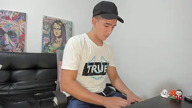 Mike3Xxx online show from October 2025 01:17:01 AM