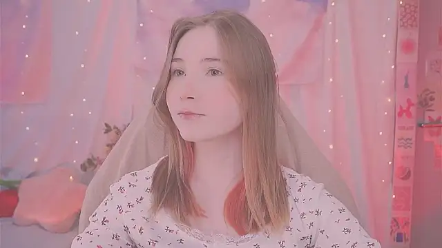 Snapshot of Linaaly chatting on January 2026 06:50:01 AM Linaaly online show from January 2026 06:50:01 AM