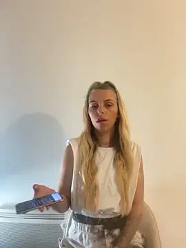 BrumeLove online show from June 2026 08:07:01 AM