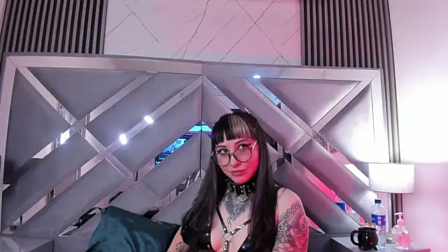 Ravenna666  online show from January 2026 07:19:02 PM