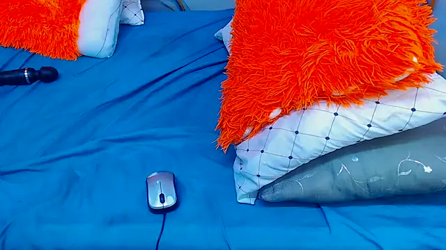 Snapshot of SEXYELLOWALICE chatting on February 2026 02:19:01 AM SEXYELLOWALICE online show from February 2026 02:19:01 AM