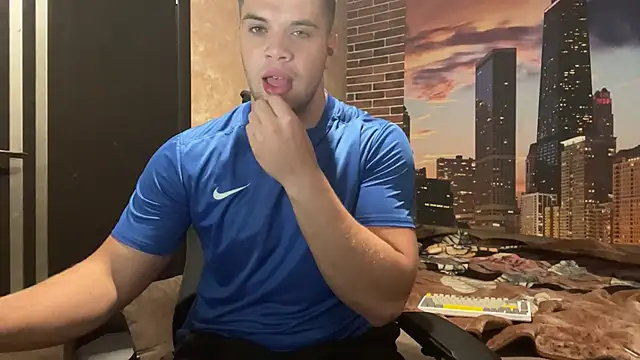 MusclePhantom online show from September 2025 07:50:01 PM