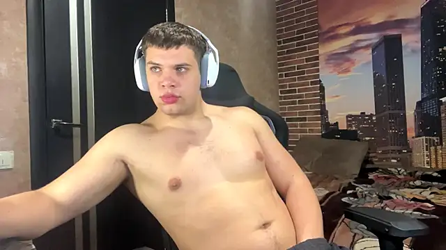 MusclePhantom online show from April 2026 08:09:01 PM