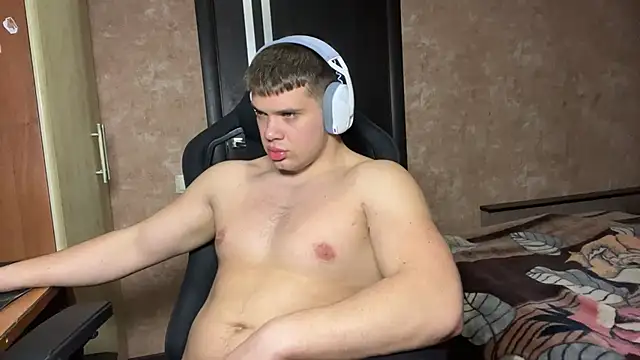 MusclePhantom online show from April 2026 08:48:01 PM