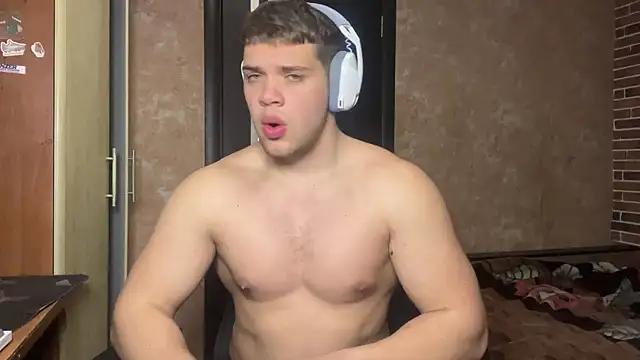 MusclePhantom online show from May 2026 08:06:01 PM