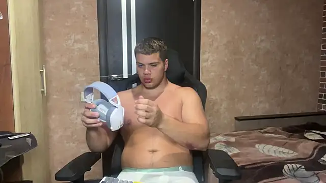 MusclePhantom online show from May 2026 07:55:02 PM