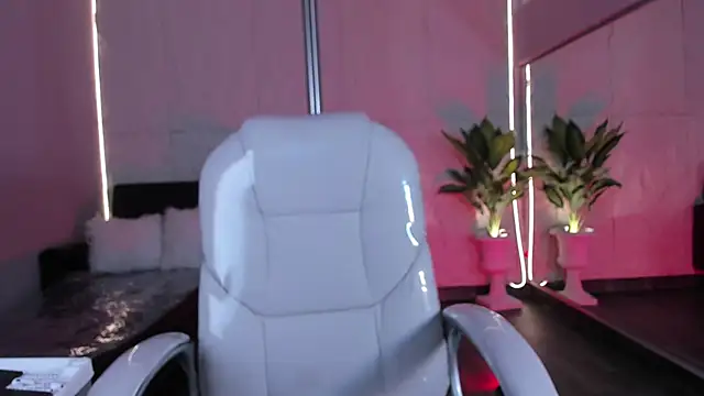 HannaPotther online show from February 2026 12:32:01 PM