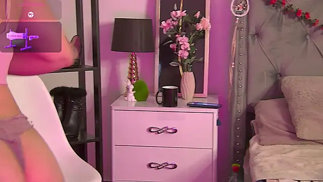 LolaButtie online show from May 2026 06:31:02 AM