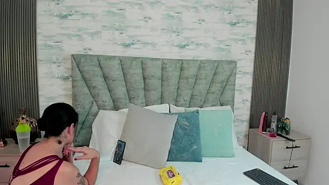 ShanelEvans online show from September 2025 07:08:02 PM