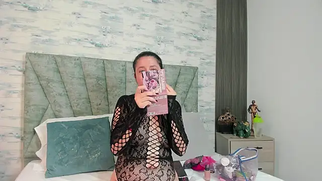 ShanelEvans online show from December 2025 04:02:02 PM