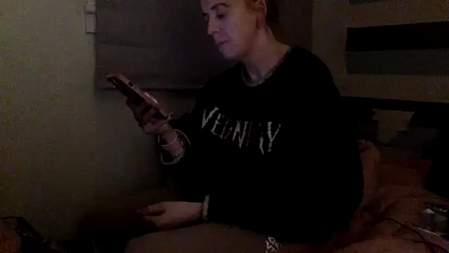 Bellababexox online show from May 2026 12:18:01 AM