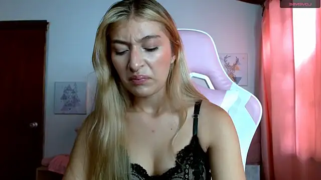 SophiaaLee online show from October 2025 04:06:02 PM