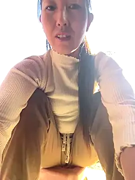 Huong-Ly online show from November 2025 02:01:02 AM