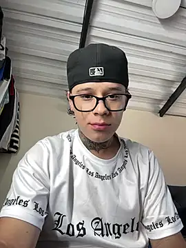 Snapshot of jordan_422 chatting on April 2026 03:32:02 PM jordan 422 online show from April 2026 03:32:02 PM