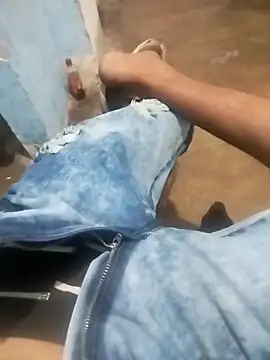 Snapshot of Dg121ab chatting on February 2026 01:33:01 AM Dg121ab online show from February 2026 01:33:01 AM