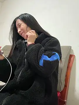 crhong666 online show from December 2025 12:31:02 AM