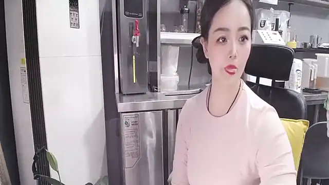 Snapshot of Eileen-L chatting on September 2025 02:33:01 PM Eileen-L online show from September 2025 02:33:01 PM