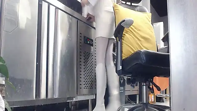 Snapshot of Eileen-L chatting on September 2025 12:59:02 AM Eileen-L online show from September 2025 12:59:02 AM