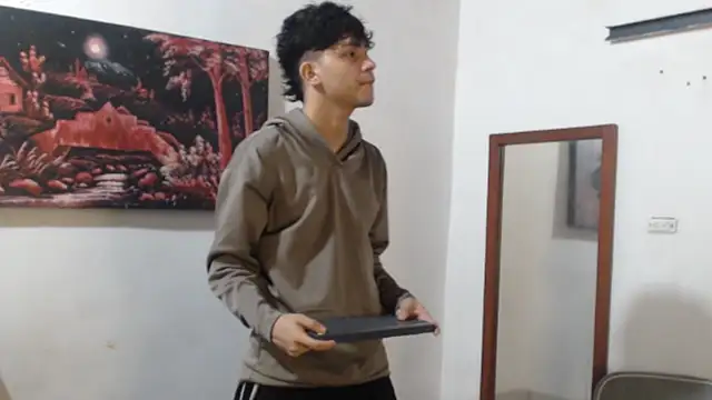 Snapshot of alice_julls chatting on October 2025 04:53:01 AM alice julls online show from October 2025 04:53:01 AM