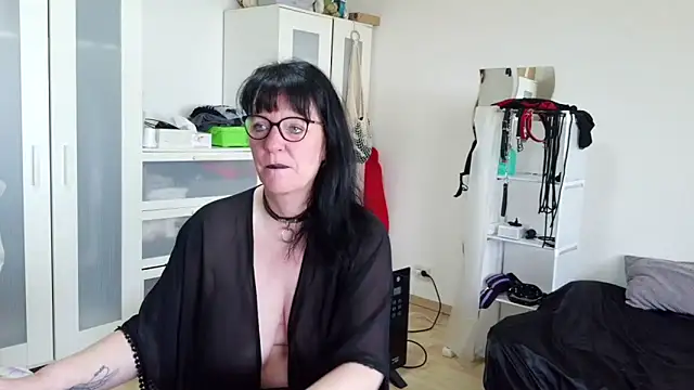 honey47 online show from March 2026 01:22:01 PM