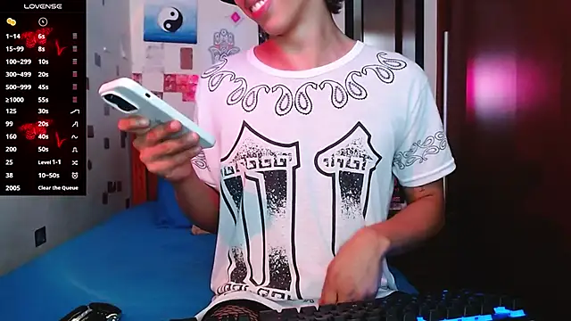 Snapshot of DannyPhantom555 chatting on November 2025 06:32:01 PM DannyPhantom555 online show from November 2025 06:32:01 PM