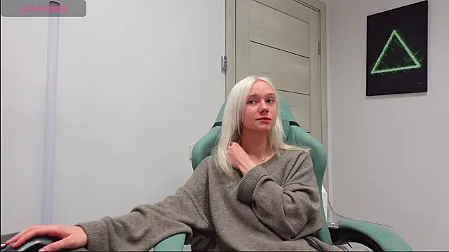 Laura Chaplin online show from September 2025 05:46:01 AM