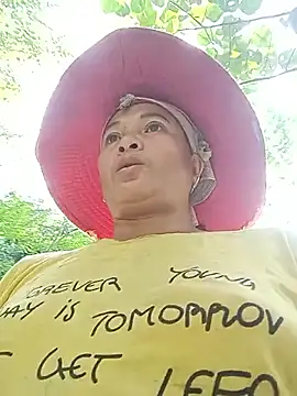 Snapshot of Love-Mama33 chatting on October 2025 01:49:01 AM Love-Mama33 online show from October 2025 01:49:01 AM