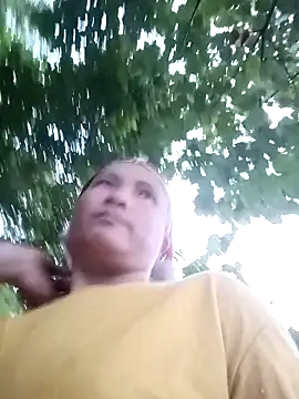 Snapshot of Love-Mama33 chatting on October 2025 10:38:02 AM Love-Mama33 online show from October 2025 10:38:02 AM