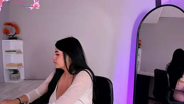 Emma  clark  online show from September 2025 12:49:02 PM