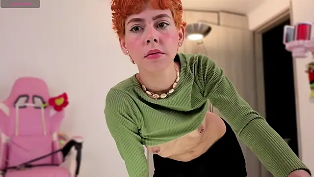 Snapshot of colette_e chatting on October 2025 01:25:01 AM colette e online show from October 2025 01:25:01 AM