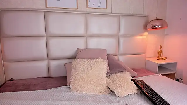 Natt Clark online show from October 2025 01:53:01 PM