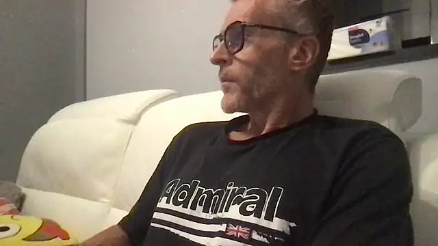 Snapshot of Axl_hot chatting on September 2025 07:58:01 PM Axl hot online show from September 2025 07:58:01 PM