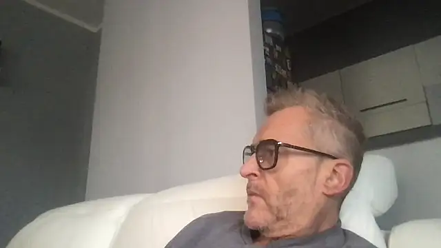 Snapshot of Axl_hot chatting on November 2025 12:05:02 PM Axl hot online show from November 2025 12:05:02 PM