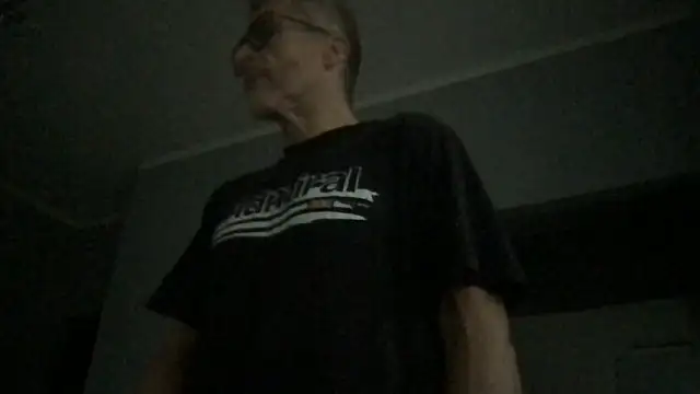 Snapshot of Axl_hot chatting on December 2025 09:28:02 AM Axl hot online show from December 2025 09:28:02 AM