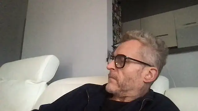 Snapshot of Axl_hot chatting on January 2026 02:19:01 PM Axl hot online show from January 2026 02:19:01 PM