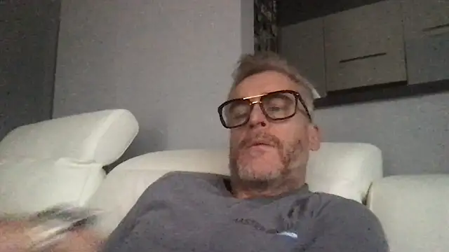 Snapshot of Axl_hot chatting on January 2026 12:54:02 PM Axl hot online show from January 2026 12:54:02 PM