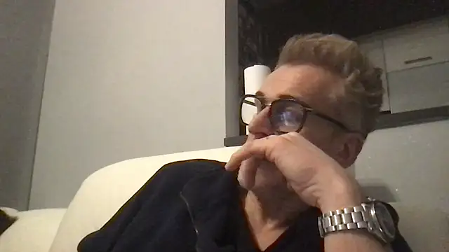 Snapshot of Axl_hot chatting on February 2026 12:26:02 AM Axl hot online show from February 2026 12:26:02 AM