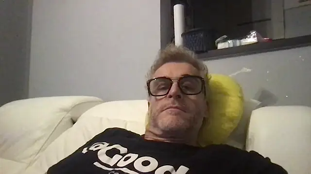 Snapshot of Axl_hot chatting on February 2026 09:41:01 PM Axl hot online show from February 2026 09:41:01 PM