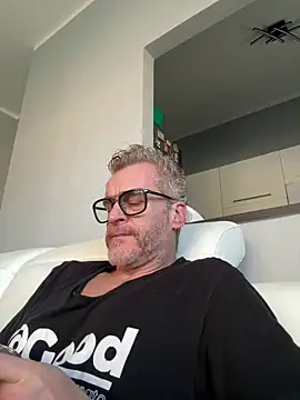 Snapshot of Axl_hot chatting on February 2026 11:17:01 AM Axl hot online show from February 2026 11:17:01 AM